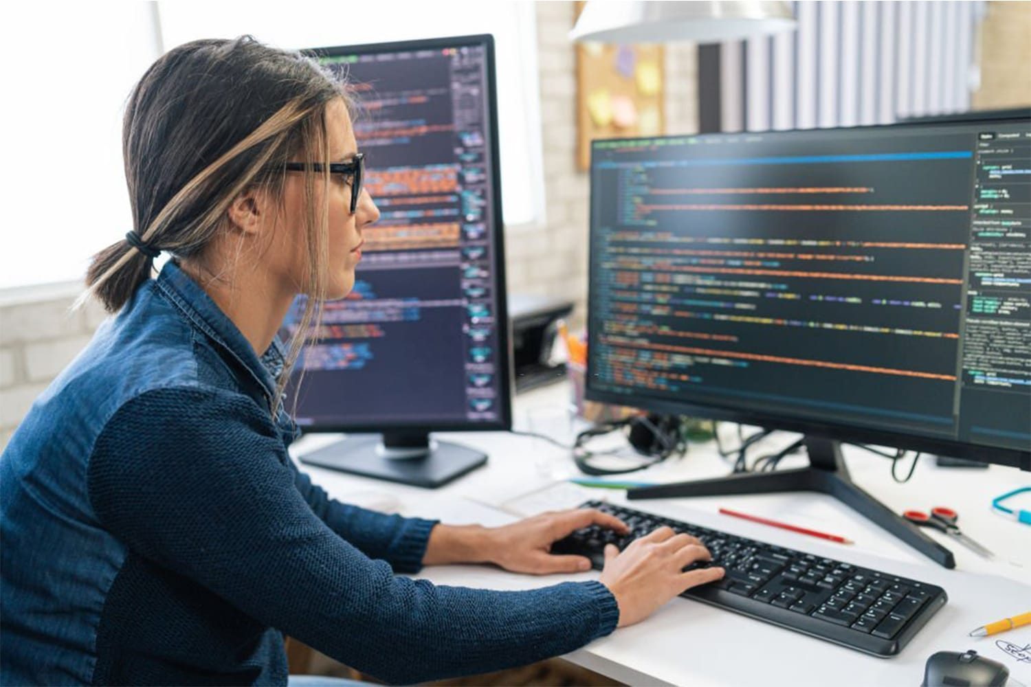 Programerka uči osnove C++ programiranja – E-akademija BiH